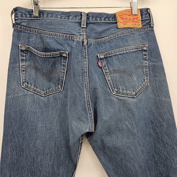 Levi's® Men's 501® Original Fit Straight Jean 36x38 Medium Wash - Picture 4 of 8